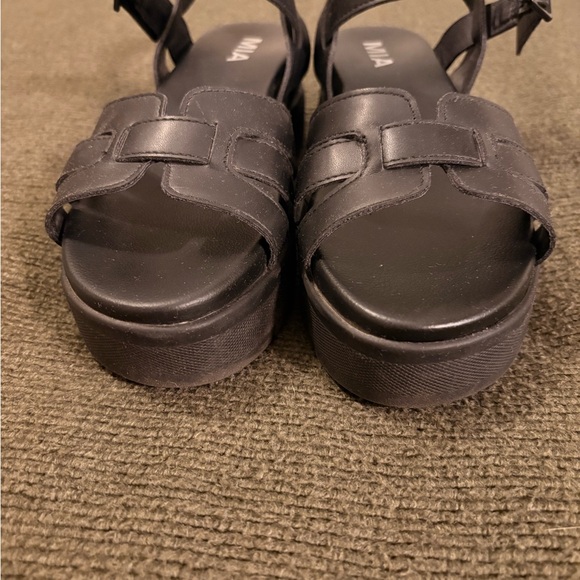 MIA Kenedi Platform Sandals - Picture 3 of 8